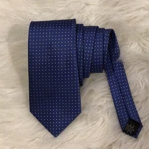 Geoffrey Beene Men’s blue tie with gold dots